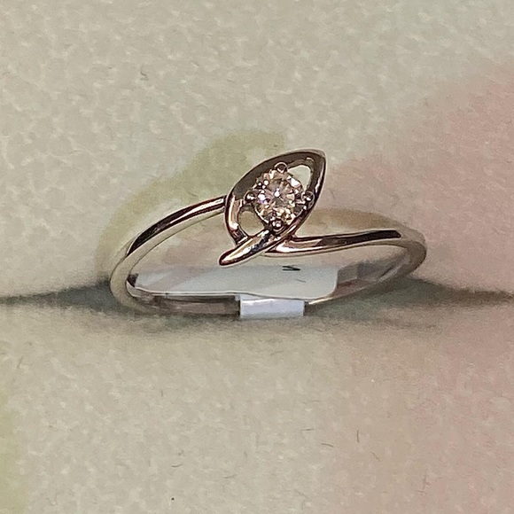 18k white gold and diamond